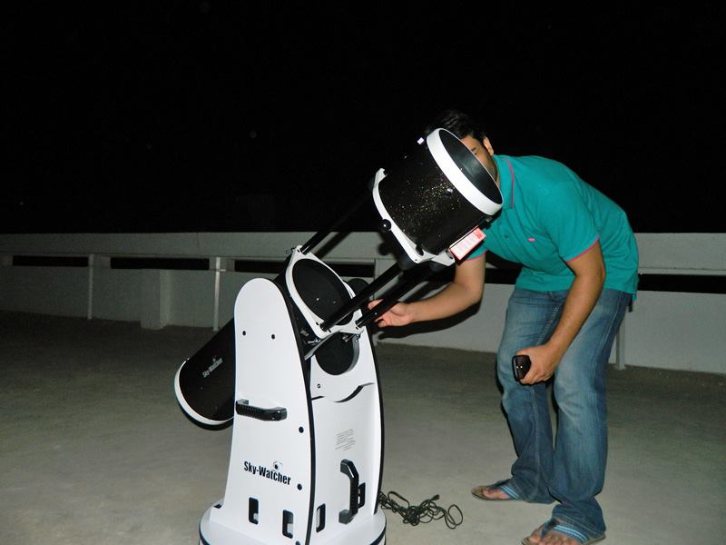Sky-Watcher 8 f6 Collapsible Dobsonian 